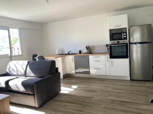 Η κουζίνα ή μικρή κουζίνα στο Ti Zeinga la +10 φωτογραφίες