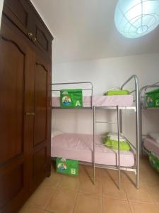 The Best House Tenerife Habitaciones Compartidas客房内的一张或多张床位