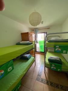 The Best House Tenerife Habitaciones Compartidas客房内的一张或多张床位