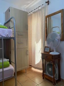 The Best House Tenerife Habitaciones Compartidas客房内的一张或多张床位