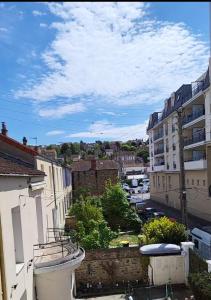 a view of a city with buildings and a blue sky at Appartement spacieux & lumineux proche paris in Villeneuve-Saint-Georges