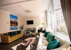 TV a/nebo společenská místnost v ubytování Skyline Hotel City Frankfurt