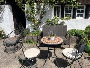 Zahrada ubytování Charming alps apartment perfect for walk/cycle/ski
