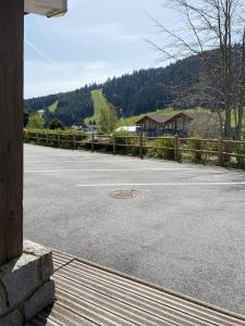 an empty parking lot with a wooden fence at Aux pieds des pistes 4/6 personnes in Gérardmer