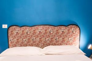 A bed or beds in a room at Colosseum B