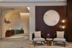Conrad Bahrain Financial Harbour的休息区