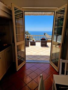 Vista generica sul mare o vista sul mare dall'interno della casa vacanze