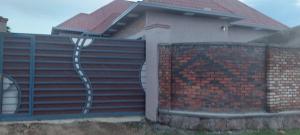 een hek met een hek voor een huis bij RUbuto ABNB in Kigali
