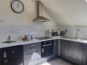 Küche/Küchenzeile in der Unterkunft 360 Town Stay Apartments & Studios