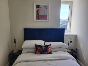 Ein Bett oder Betten in einem Zimmer der Unterkunft 360 Town Stay Apartments & Studios