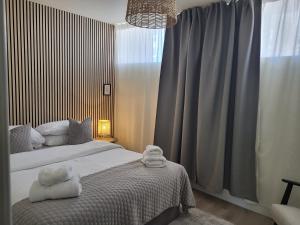 Ein Bett oder Betten in einem Zimmer der Unterkunft 360 Town Stay Apartments & Studios
