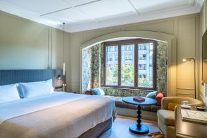 a hotel room with a bed and a window at El Avenida Palace in Barcelona