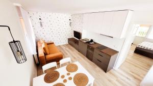 a small living room with a table and a kitchen at apartamenty nad jeziorem in Turawa