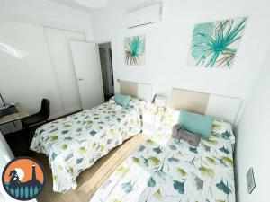 Voodi või voodid majutusasutuse Cala Playa Cruz del Mar by Bossh! Apartments toas
