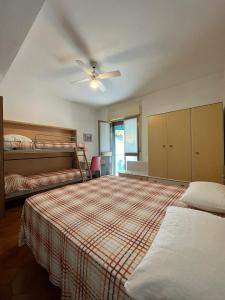 Giường trong phòng chung tại Appartamenti Residence Foscolo