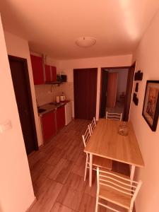 Kuchyň nebo kuchyňský kout v ubytování Apartments Toni