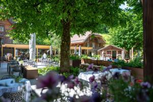 Aed väljaspool majutusasutust Hotel Kemmeriboden-Bad AG