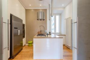 A kitchen or kitchenette at JOIVY Family friendly Apt for 6, near Royal Palace Museum