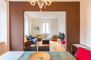 A seating area at JOIVY Family friendly Apt for 6, near Royal Palace Museum