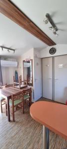 Zdjęcie z galerii obiektu Mobil home Familial w mieście La Roque-dʼAnthéron