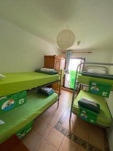 The Best House Tenerife Habitaciones Compartidas客房内的一张或多张床位