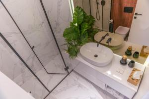 Ένα μπάνιο στο White Residence +14 φωτογραφίες