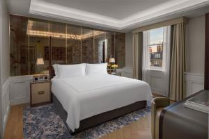 Letto o letti in una camera di The Biltmore Mayfair