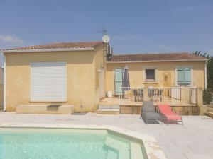 Bazén v ubytování Villa avec piscine en camargue nebo v jeho okolí