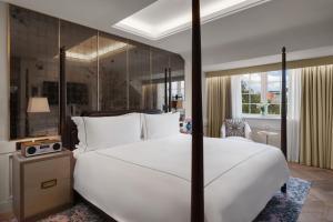 Letto o letti in una camera di The Biltmore Mayfair