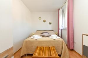Giường trong phòng chung tại Apartment Liznjan 2285