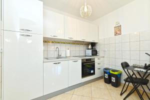Nhà bếp/bếp nhỏ tại Apartment Liznjan 2285