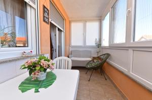 Khu vực ghế ngồi tại Apartment Liznjan 2285