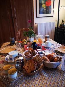 Jedlo v ubytovaní bed & breakfast alebo blízkom okolí
