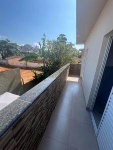 ein Blick vom Balkon eines Hauses in der Unterkunft Apartamento Ubatuba, Itaguá, Príncipe dos Poetas in Ubatuba
