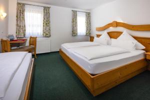 Postel nebo postele na pokoji v ubytování Hotel Gruenberger
