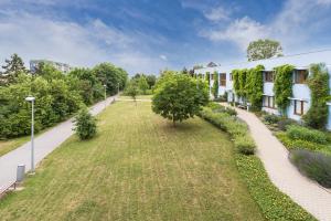 Zahrada ubytování 96m2 Designer Apartment, FREE Garage Parking