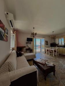 a living room with a couch and a table at Alseides Villas in Chort&aacute;ta