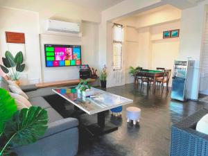TV o dispositivi per l'intrattenimento presso 阿郎衝浪旅店A-lang Surfing House