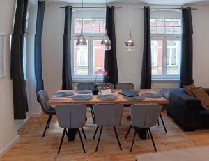 a dining room table and chairs in a living room at Ferienwohnung Zimmermann in Bad Schandau