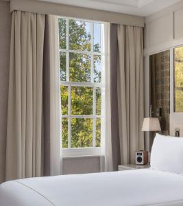 Letto o letti in una camera di The Biltmore Mayfair