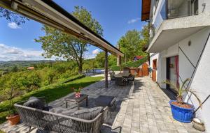 Balkón alebo terasa v ubytovaní Stunning Home In Kumrovec With Sauna