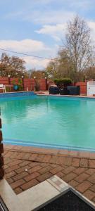 Bazén v ubytovaní Whitehouse Lodge Benoni alebo v jeho blízkosti