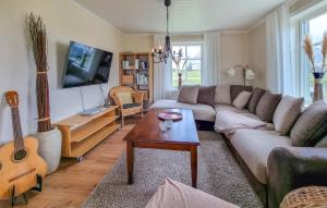 Posedenie v ubytovaní Cozy Home In Floby With House A Panoramic View