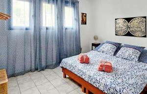 Katil atau katil-katil dalam bilik di 3 Bedroom Cozy Home In Saint-Gaultier +11 gambar