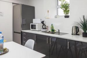 Η κουζίνα ή μικρή κουζίνα στο ANCO 56 - Cozy Retreat with Terrace +9 φωτογραφίες