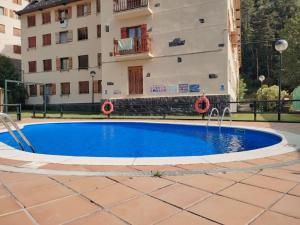 Bazén v ubytovaní La Moleta AVAIRENT Canfranc Estación alebo v jeho blízkosti