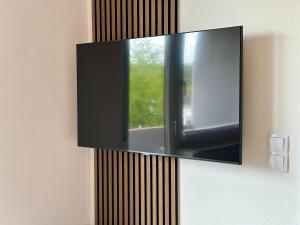 Televisyen dan/atau pusat hiburan di Ferienwohnung Rotenfelsblick