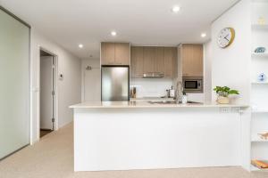 Impeccable Apt in the Heart of Canberra - Hosted by CanStay的厨房或小厨房
