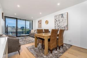Istumisnurk majutusasutuses North-Facing APT 3 min to Canberra Times Fountain - Hosted by CanStay