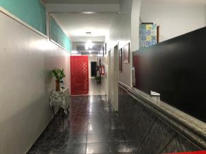 a hallway with a red door in a building at Hotel Canal Hum Pistão in Brasilia